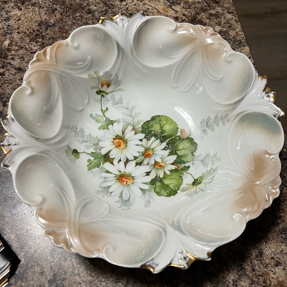 Antique German Daisy serving bowl - Picture 1 of 8